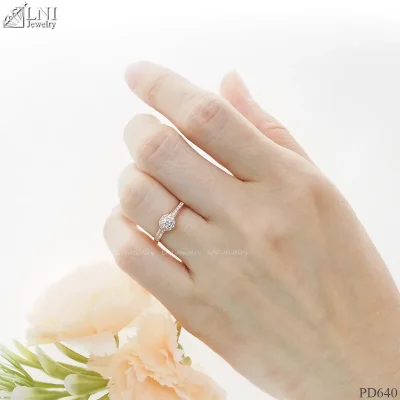 รูปมือ PD640 แหวนเพชรล้อม รูปมือ PD640 แหวนเพชรล้อม
