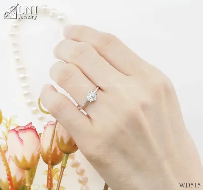 รูปมือ WD515 แหวนเพชรกระจุก รูปมือ WD515 แหวนเพชรกระจุก