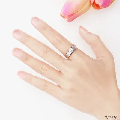 รูปมือ WD6301 แหวนเพชรเม็ดเดียว แรขนแมว รูปมือ WD6301 แหวนเพชรเม็ดเดียว แรขนแมว