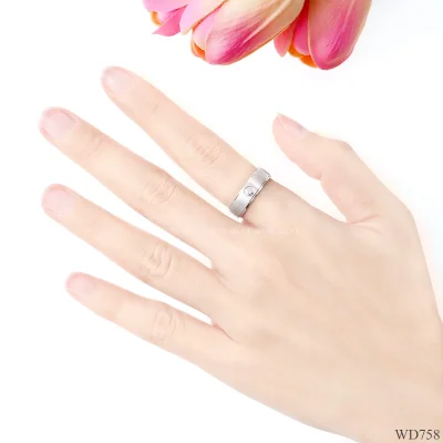 รูปมือ WD758 แหวนเพชรเม็ดเดียว แรขนแมว รูปมือ WD758 แหวนเพชรเม็ดเดียว แรขนแมว