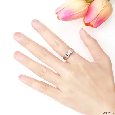 รูปมือ WD807 แหวนเพชรเม็ดเดียว แรขนแมว รูปมือ WD807 แหวนเพชรเม็ดเดียว แรขนแมว