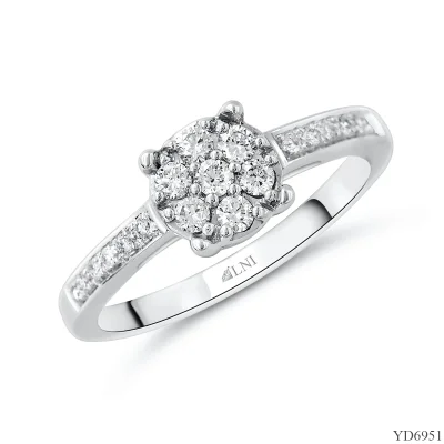 WD828 แหวนเพชรกระจุก