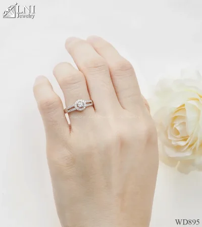 รูปมือ WD895 แหวนเพชรล้อม รูปมือ WD895 แหวนเพชรล้อม