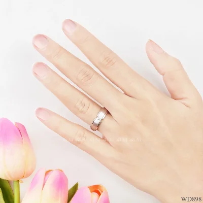 รูปมือ WD898 แหวนเพชรเม็ดเดียว แรขนแมว รูปมือ WD898 แหวนเพชรเม็ดเดียว แรขนแมว