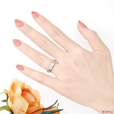 รูปมือ WD942 แหวนเพชรเม็ดเดียว แรขนแมว รูปมือ WD942 แหวนเพชรเม็ดเดียว แรขนแมว