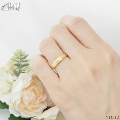 รูปมือ YD512 แหวนเพชรเม็ดเดียว รูปมือ YD512 แหวนเพชรเม็ดเดียว