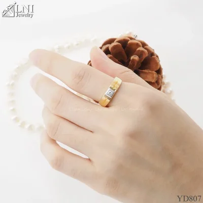 รูปมือ YD807 แหวนเพชรเม็ดเดียว แรขนแมว รูปมือ YD807 แหวนเพชรเม็ดเดียว แรขนแมว