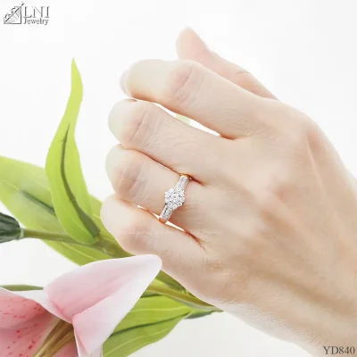 รูปมือ YD840 แหวนเพชรล้อม รูปมือ YD840 แหวนเพชรล้อม