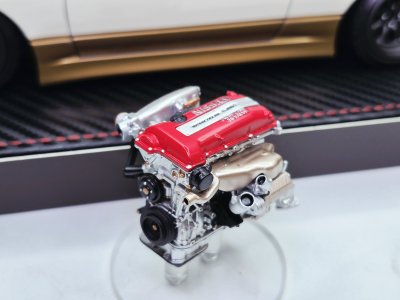 VERTEX S13 Silvia สีขาว/ทอง พร้อมเครื่องยนต์ SR20 | สเกล 1:18 (IG3589)