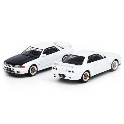 NISSAN SKYLINE GT-R (R32) Crystal White With Extra Wheels and Extra decals