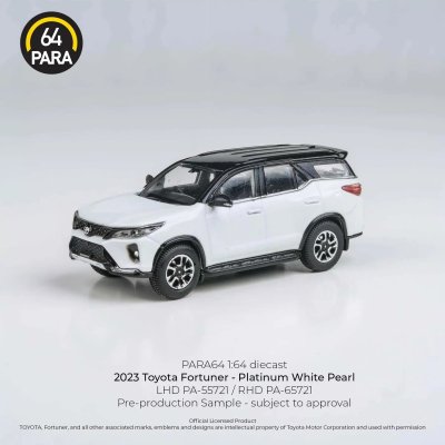 โตโยต้า ฟอร์จูนเนอร์ แพลตตินั่ม สีขาว