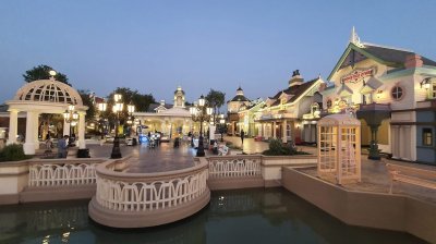 Chocolate Ville ร้านอาหารที่มีขนาดใหญ่แห่งหนึ่งในกรุงเทพมหานคร Chocolate Ville ร้านอาหารที่มีขนาดใหญ่แห่งหนึ่งในกรุงเทพมหานคร