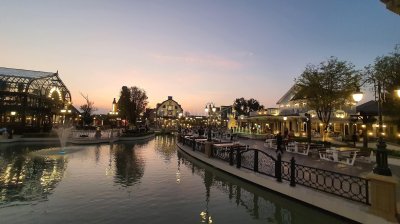 Chocolate Ville ร้านอาหารที่มีขนาดใหญ่แห่งหนึ่งในกรุงเทพมหานคร Chocolate Ville ร้านอาหารที่มีขนาดใหญ่แห่งหนึ่งในกรุงเทพมหานคร