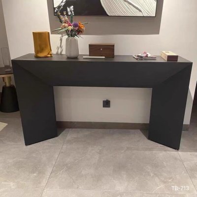 Console table model TB713