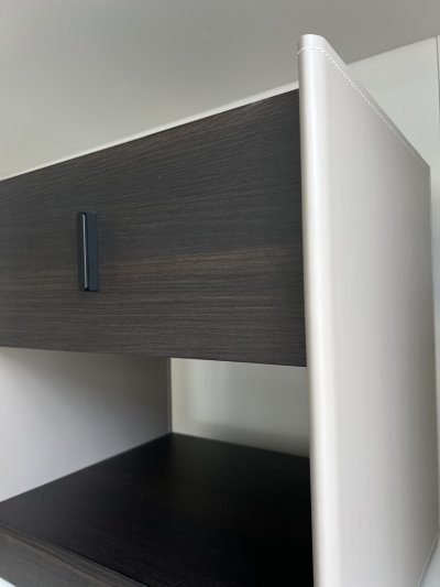 ตู้ข้างเตียง รุ่น TB1381