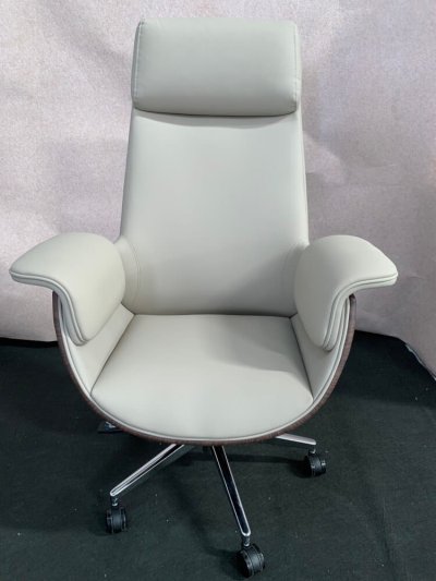 เก้าอี้ผู้บริหาร MJHOMEDESIGNS CH680 สีเทา  L50XW52XH115 CM
