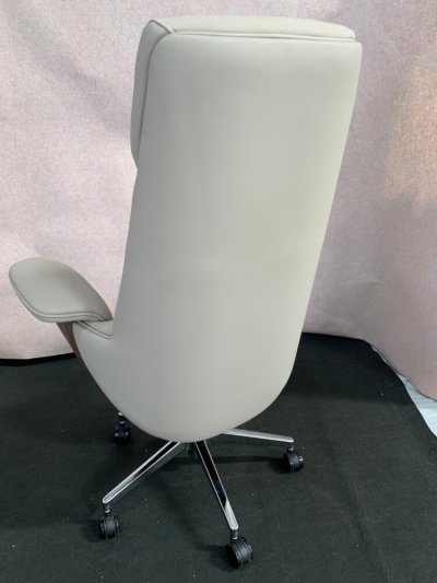 เก้าอี้ผู้บริหาร MJHOMEDESIGNS CH680 สีเทา  L50XW52XH115 CM