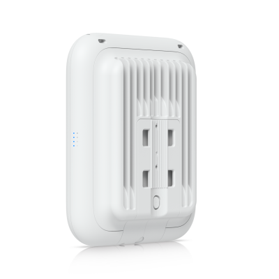 U7-Outdoor : All-weather WiFi 7 AP with 4 spatial streams, an integrated directional super antenna