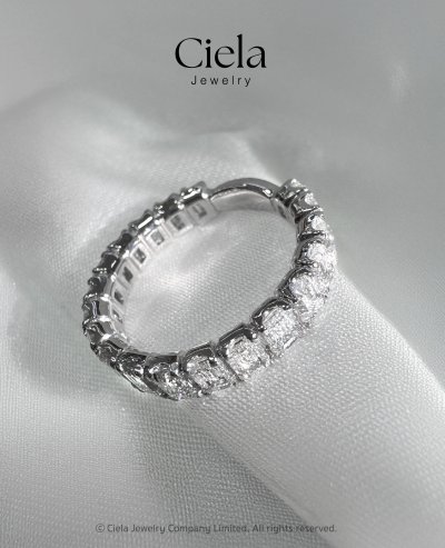 แหวนเพชรแถว Emerald Cut Eternity Band