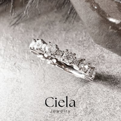 แหวนเพชรแถว Signature Eternity Band