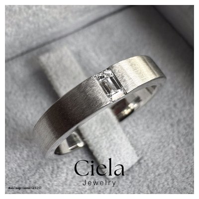 แหวนเกลี้ยงฝังเพชร Emerald Cut ทรงเหลี่ยม