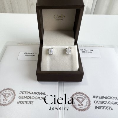 ต่างหูเพชร Emerald Cut Classic Stud Earrings