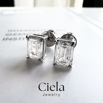 ต่างหูเพชร Emerald Cut Classic Stud Earrings