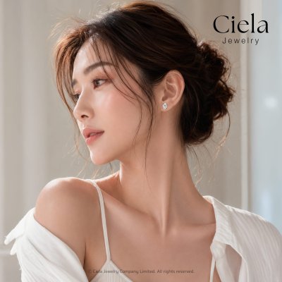 ต่างหูเพชร Oval Cut Classic Stud Earrings