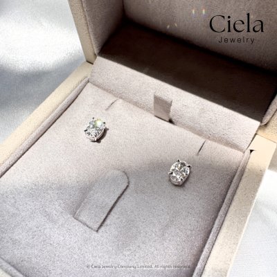 ต่างหูเพชร Oval Cut Classic Stud Earrings