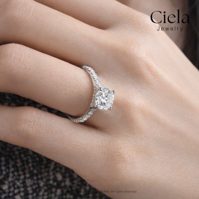 แหวนเพชรเม็ดเดี่ยว Fine Cathedral Pave Diamond Ring