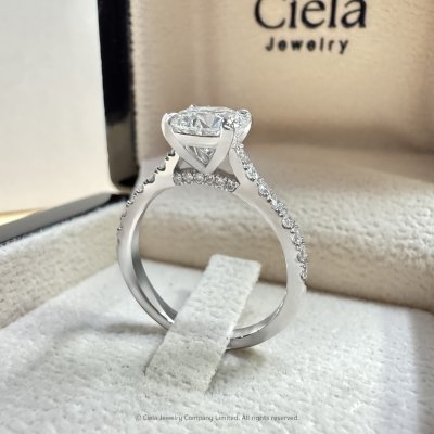 แหวนเพชรเม็ดเดี่ยว Fine Cathedral Pave Diamond Ring