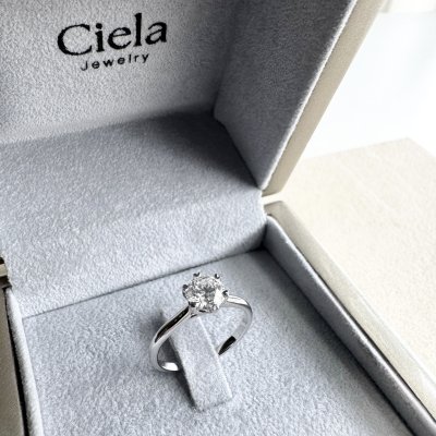 แหวนเพชรเม็ดเดี่ยว Classic Six-Prong Heart Solitaire