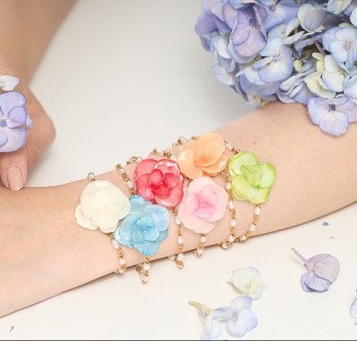 สร้อยข้อมือดอกไฮเดรนเยียประดับไข่มุก