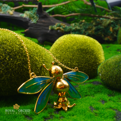 สร้อยคอจี้ผีเสื้อกลางคืน