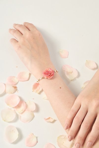 Rose bracelet with pearls