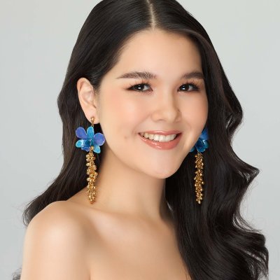 ต่างหูดอกกล้วยไม้เดนโดรเบียมพร้อมระย้าเม็ดพริกไทยชุบทอง