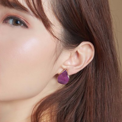 ต่างหูตัดกลีบดอกกล้วยไม้เดนโดรเบียมขอบทอง ต่างหูตัดกลีบดอกกล้วยไม้เดนโดรเบียมขอบทอง