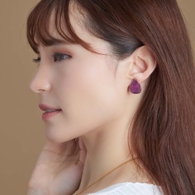 ต่างหูตัดกลีบดอกกล้วยไม้เดนโดรเบียมขอบทอง ต่างหูตัดกลีบดอกกล้วยไม้เดนโดรเบียมขอบทอง