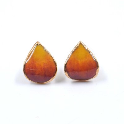 ต่างหูตัดกลีบดอกกล้วยไม้เดนโดรเบียมขอบทอง ต่างหูตัดกลีบดอกกล้วยไม้เดนโดรเบียมขอบทอง