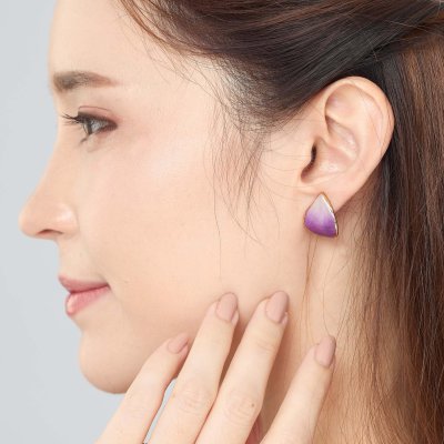 ต่างหูตัดกลีบดอกกล้วยไม้เดนโดรเบียมขอบทอง ต่างหูตัดกลีบดอกกล้วยไม้เดนโดรเบียมขอบทอง