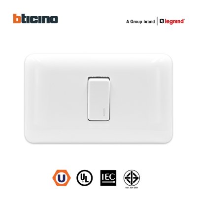BTicino ชุดสวิตช์ทางเดียว 1 ตัว พร้อมฝาครอบ สีขาว รุ่น Magic Advance