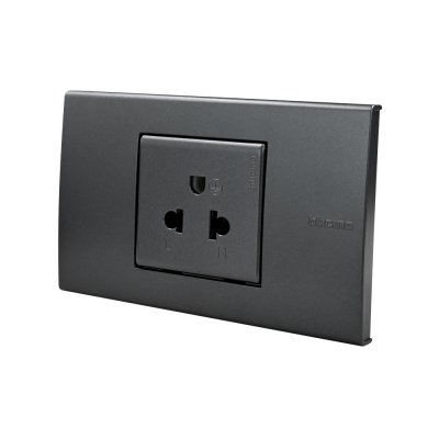 BTicino ชุดเต้ารับเดี่ยว พร้อมฝาครอบ 1.5ช่อง สีดำ มาติกซ์ | Matix | AG5025TWT+AG5522N