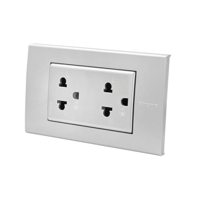 BTicino ชุดเต้ารับคู่มีกราวด์ 3 ขา มีม่านนิรภัย พร้อมฝาครอบ 3 ช่อง สีเงิน | Matix | AA5503N+AA5025DWT