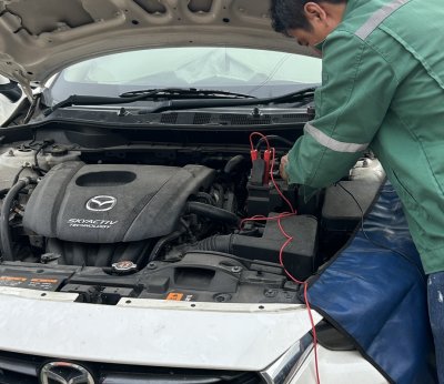 ร้านแบตเตอรี่ใกล้ฉัน เครือสหพัฒน์ บ่อยาง เปลี่ยนแบต Mazda 2 i-Stop ถึงที่ ศรีราชา