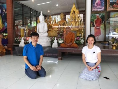 พระพุทธรูปแกะสลักหินขาว