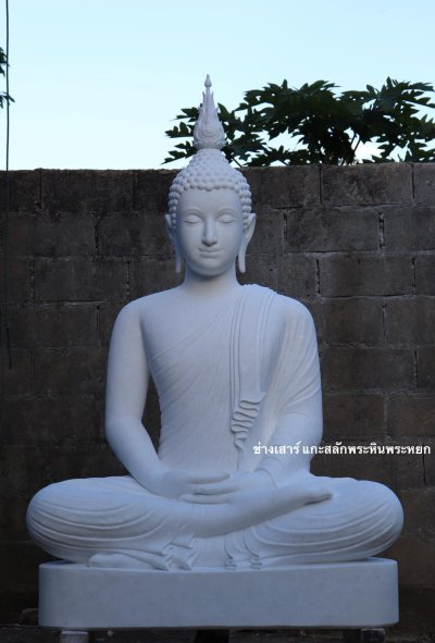 พระพุทธรูปแกะสลักหินขาว