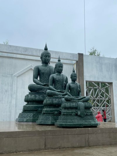 พระพุทธรูปแกะสลักหินเขียว