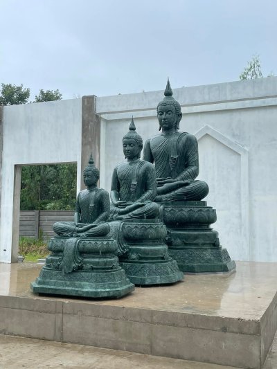 พระพุทธรูปแกะสลักหินเขียว