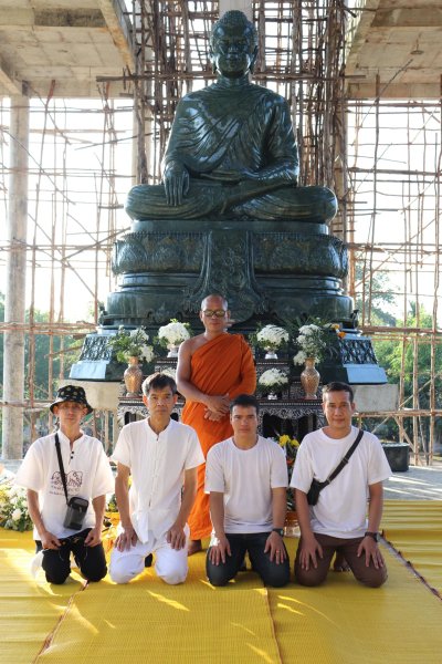 พระพุทธรูปแกะสลักหินเขียว