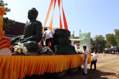 พระพุทธรูปแกะสลักหินเขียว